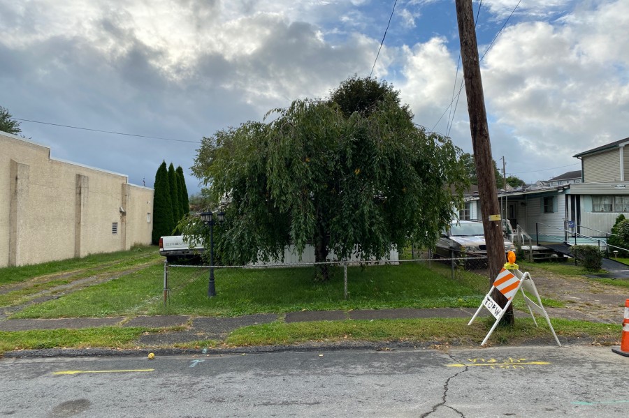 George St, Throop, PA 18512