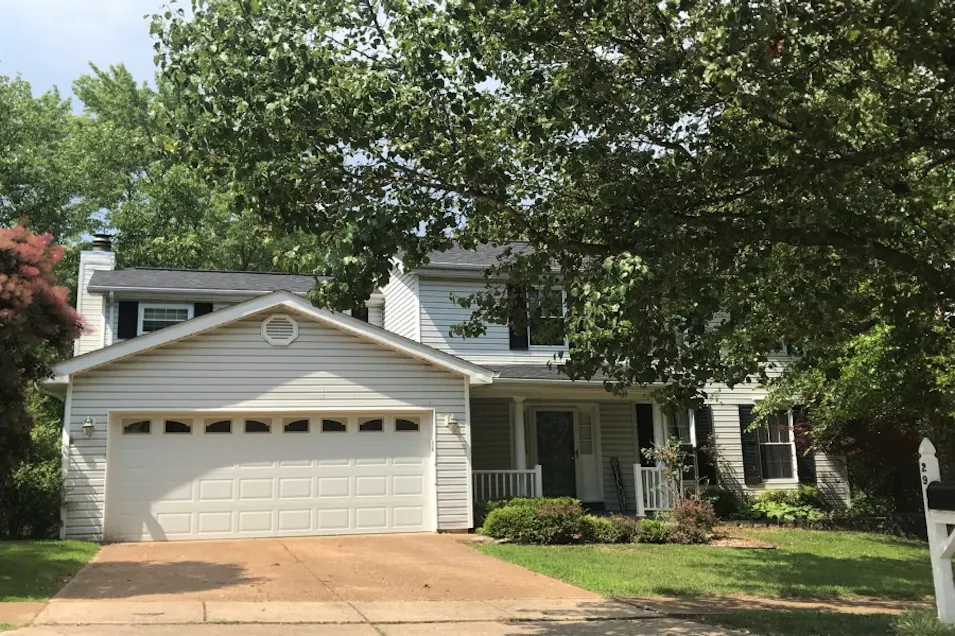 2911 Meramar Dr Saint Louis, MO 63129, St. Louis County
