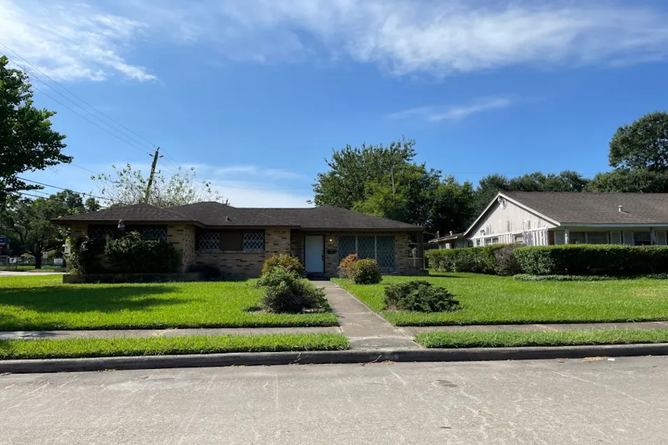 5874 Thrush Dr Houston, TX 77033, Harris County