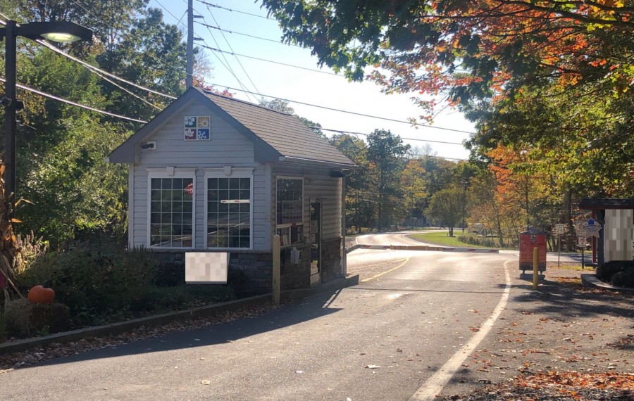 Yorke Ct, Bushkill, PA 18324