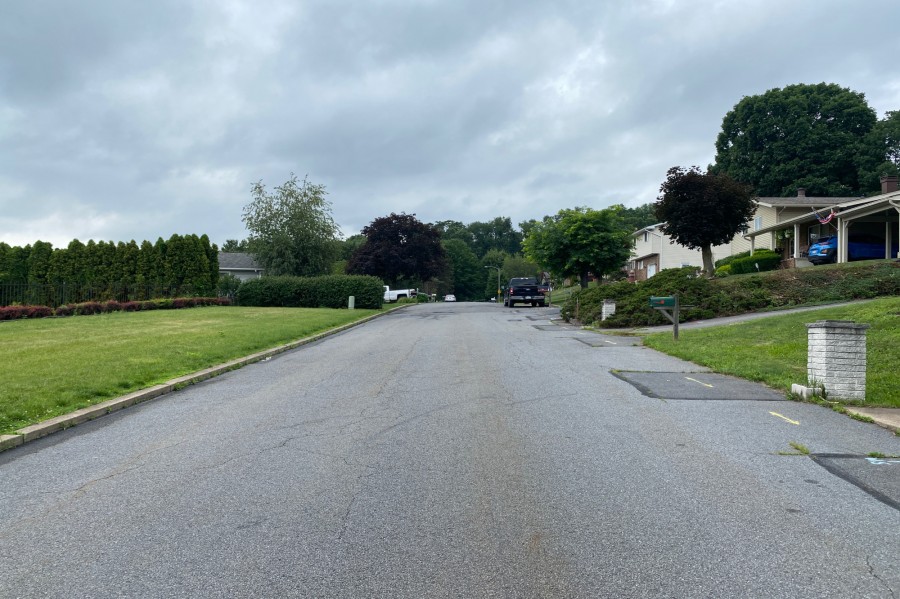 Leslie Ln, Pittston, PA 18640