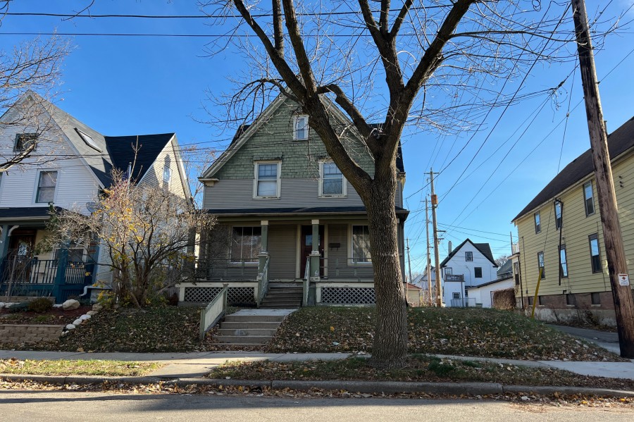 32nd St, Milwaukee, WI 53208