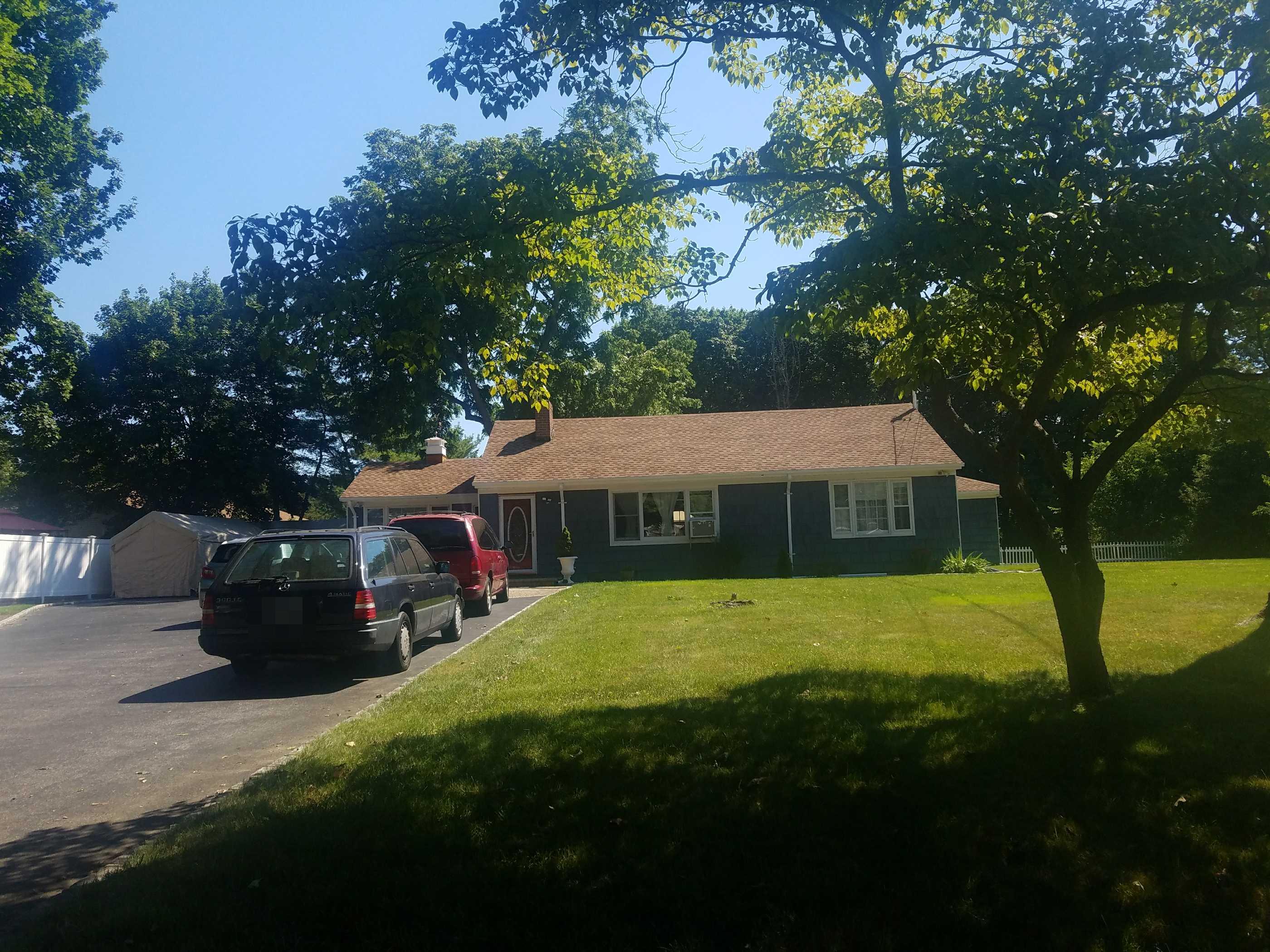 Burrs Ln, Dix Hills, NY 11746