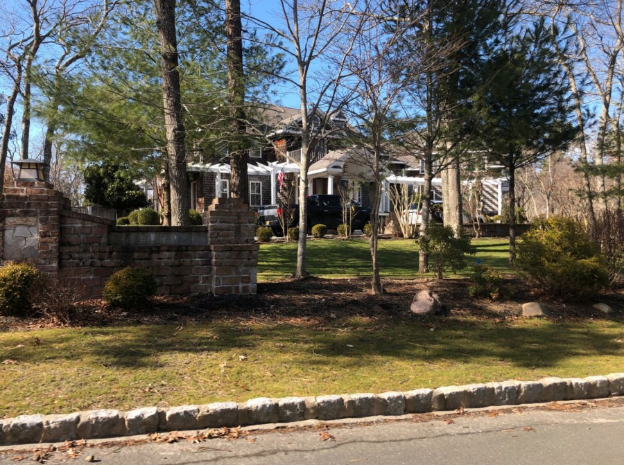 Red Creek Cir, Hampton Bays, NY 11946