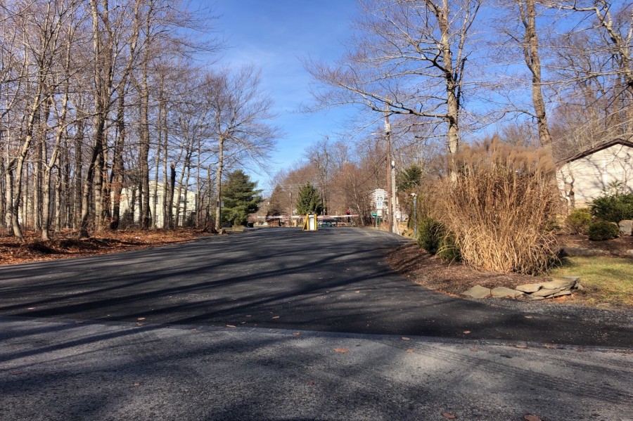Bumble Bee Way, Tobyhanna, PA 18466