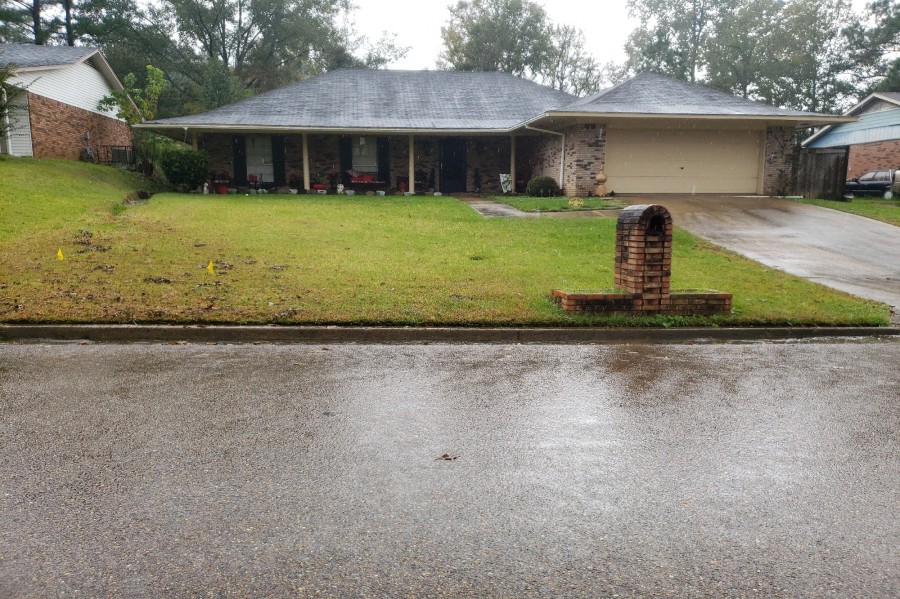 Brookhollow Dr, Jackson, MS 39212