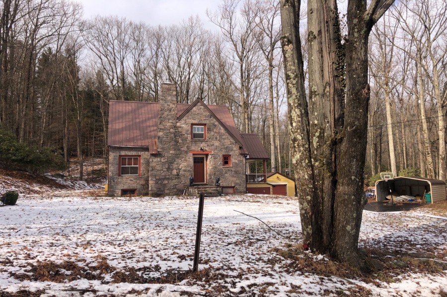 Golf Dr, Canadensis, PA 18325