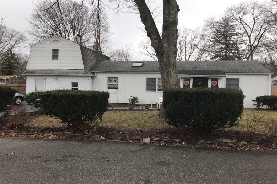 Wabil Rd, Miller Place, NY 11764