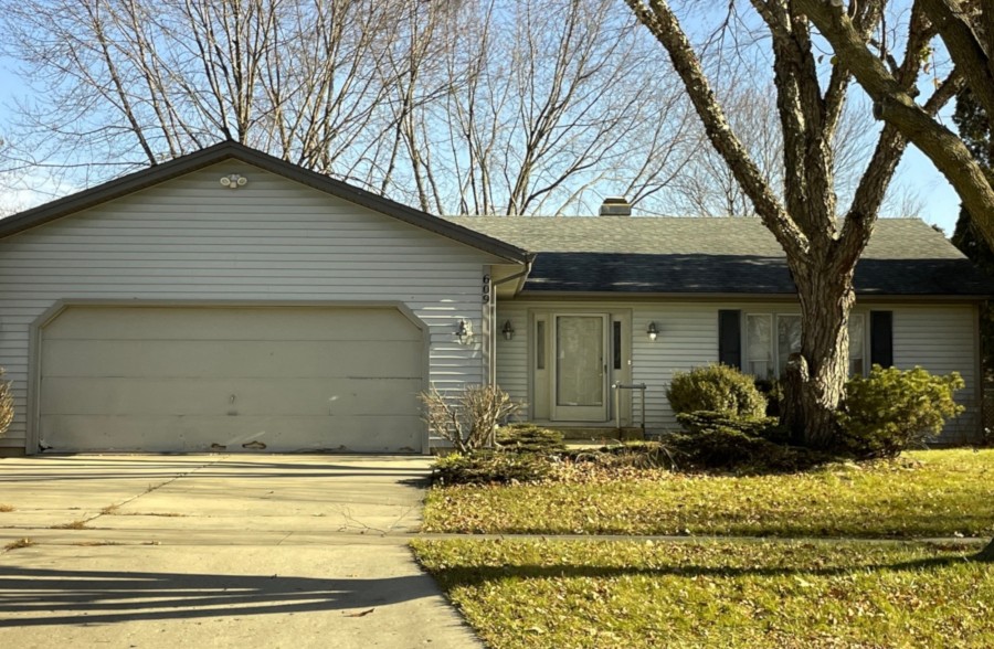 Lyle Ave, Elgin, IL 60123