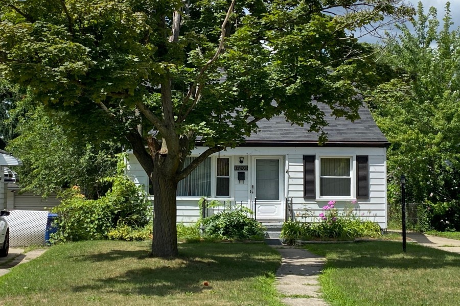 Brady , Redford, MI 48240