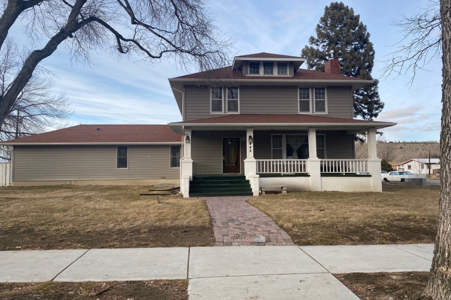 4th Ave, Columbus, MT 59019