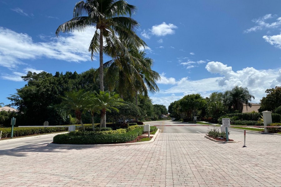 Lake Tahoe Cir, West Palm Beach, FL 33409