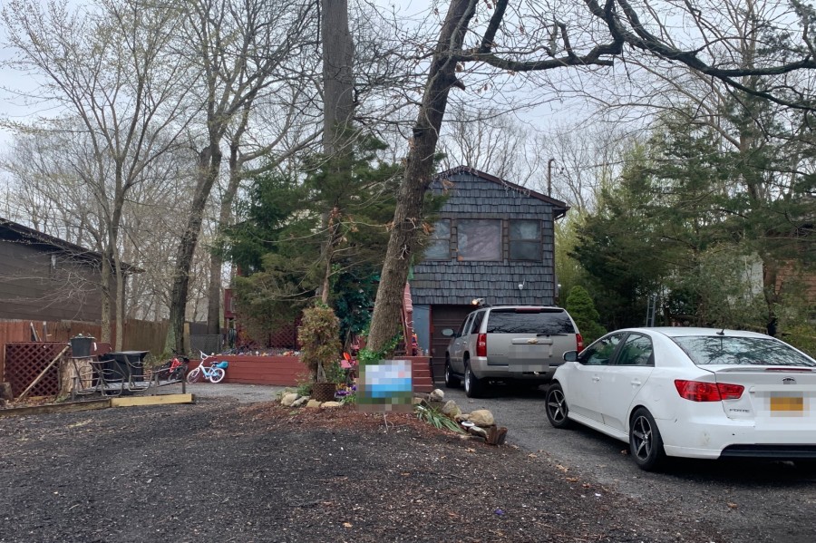 Birch Hollow Dr, Shirley, NY 11967