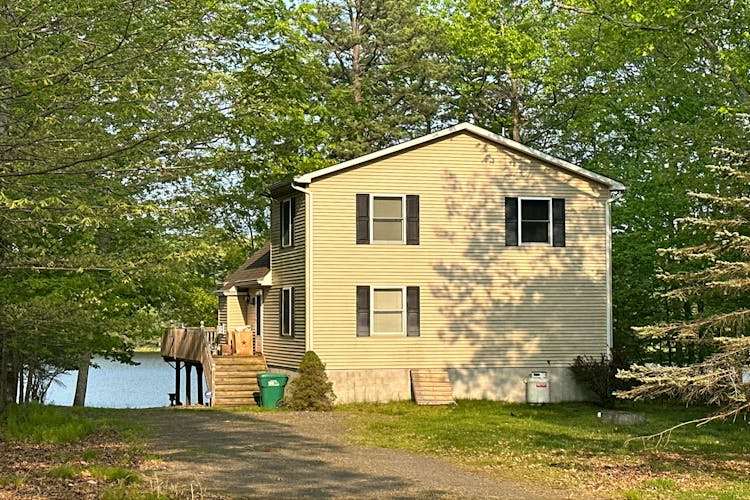 194 Spruce Lake Dr Milford, PA 18337, Pike County