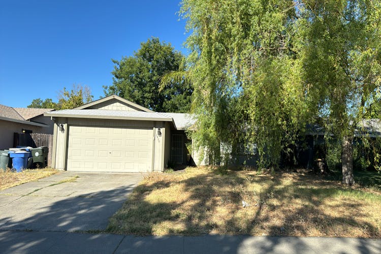 7820 Charmette Way Sacramento, CA 95823, Sacramento County