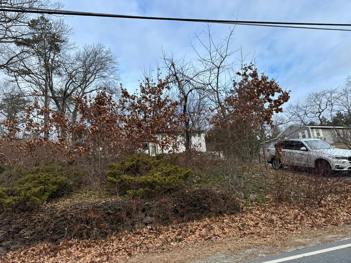 Crooked Spring Rd, North Chelmsford, MA 01863