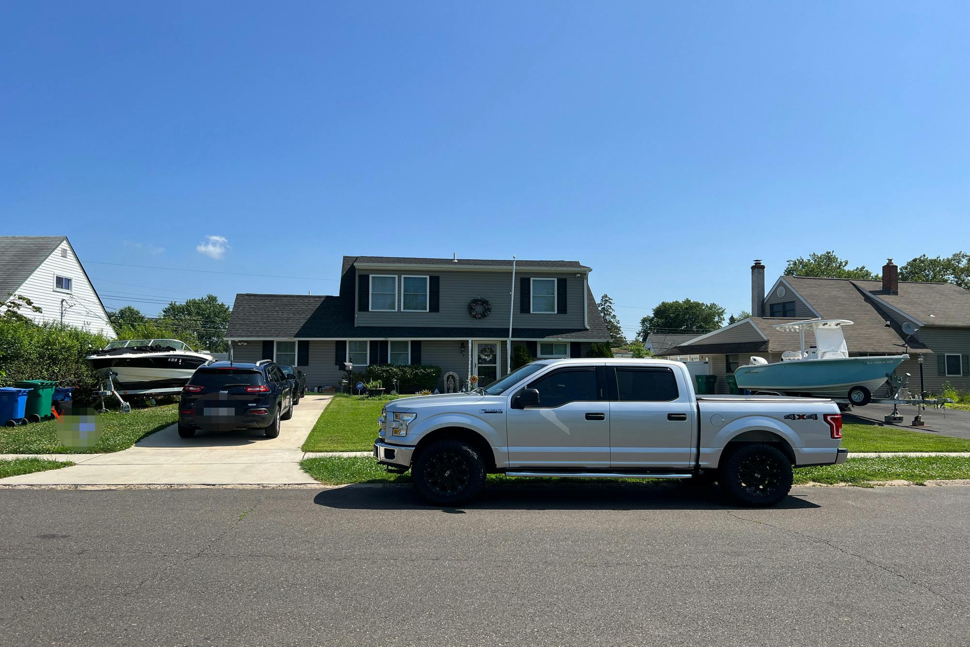 Apricot Ln, Levittown, PA 19055