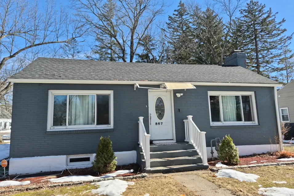 867 Roosevelt Avenue Springfield, MA 01109, Hampden County