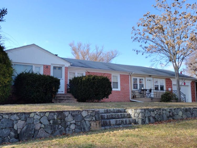 44 N Williams St Johnston, RI 02919, Providence County