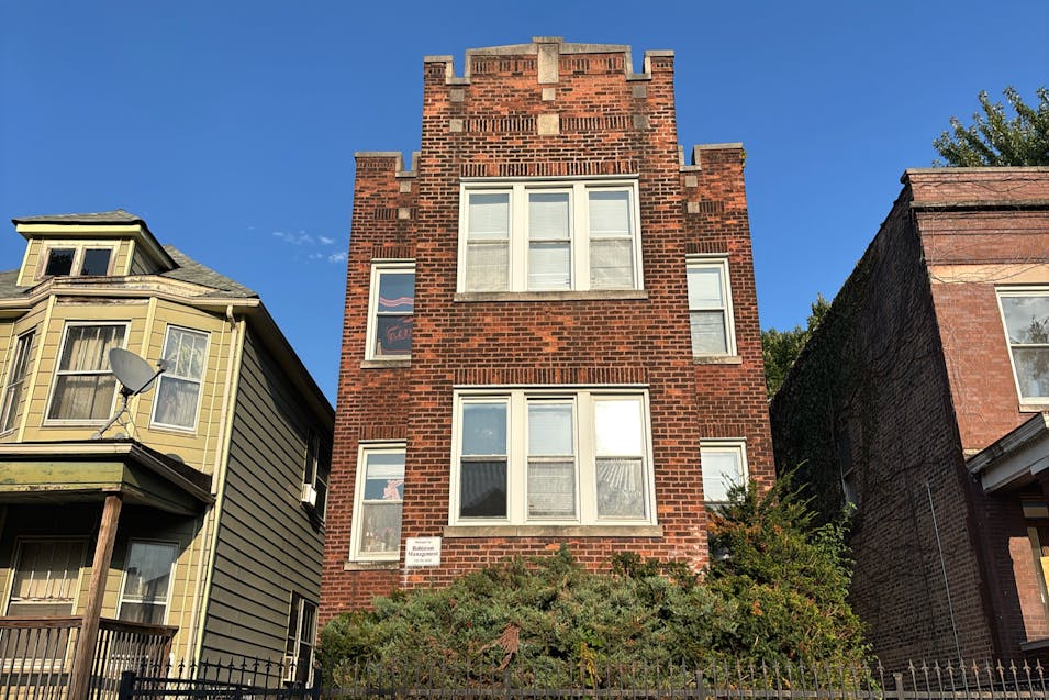 7831 S. Burnham Ave. Chicago, IL 60649, Cook County