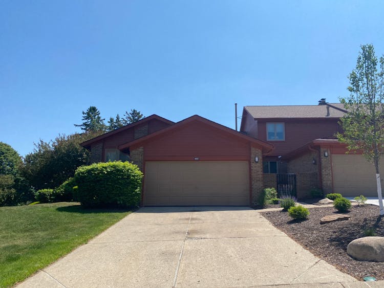 882 Greenview Ct Rochester Hills, MI 48307-1024, Oakland County