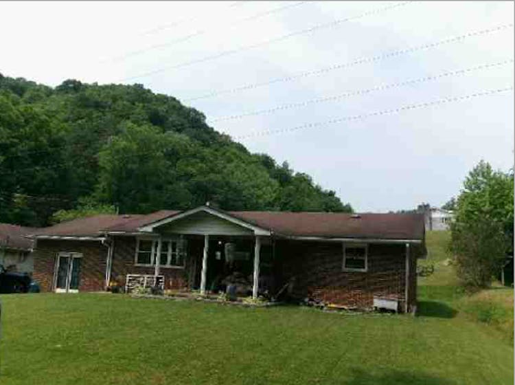 95 Stringers Branch Rd, Peytona, WV, 25154, USA