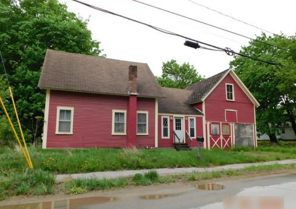 26 Water Street Newport, ME 04953, Penobscot County