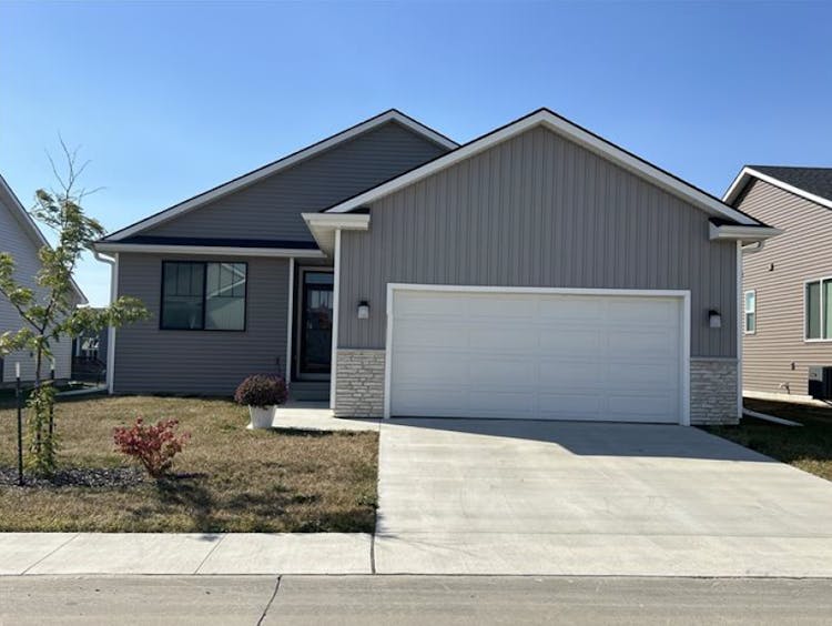 512 NE Vista Ln Ankeny, IA 50021, Polk County