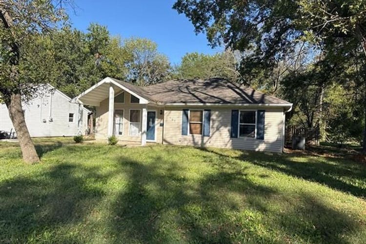 107 E. Rogers St Clinton, MO 64735, Henry County