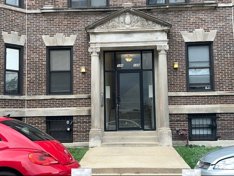 346 East 41st Street Apartment 2 Chicago, IL 60653, Cook County