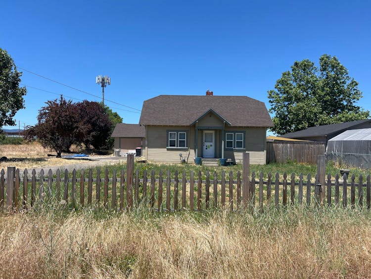 255 Charlotte Ann Rd Medford, OR 97501, Jackson County