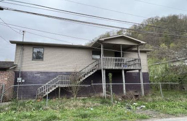 106 Sergent Street Evarts, KY 40828, Harlan County