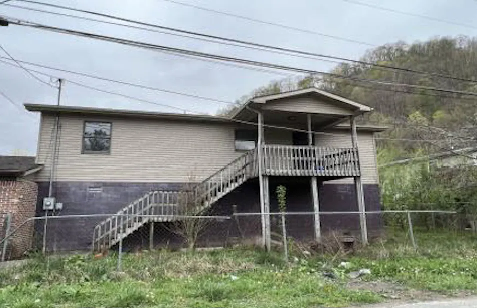 106 Sergent St. Evarts, KY 40828, Harlan County