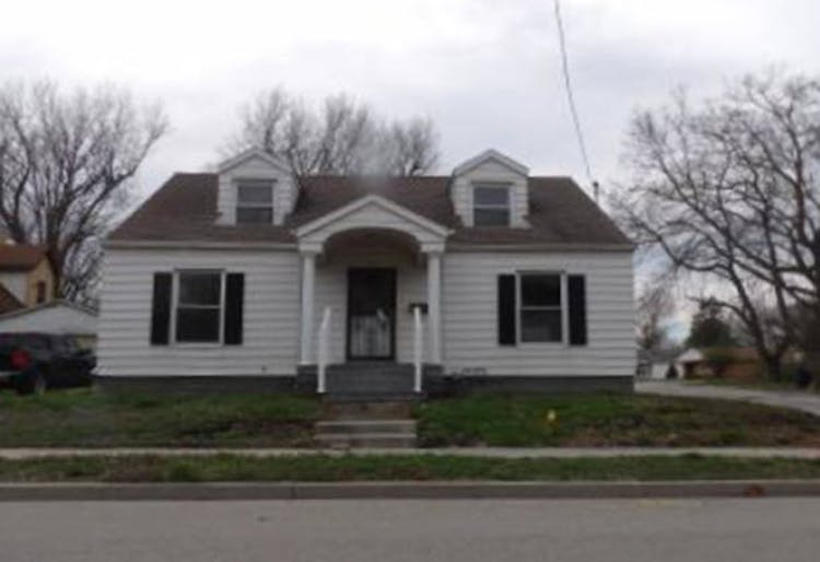 315 North Cherokee Taylorville, IL 62568, Christian County