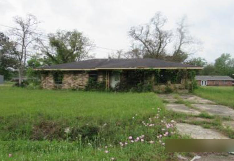 617 East Dixie Street Oakdale, LA 71463, Allen County