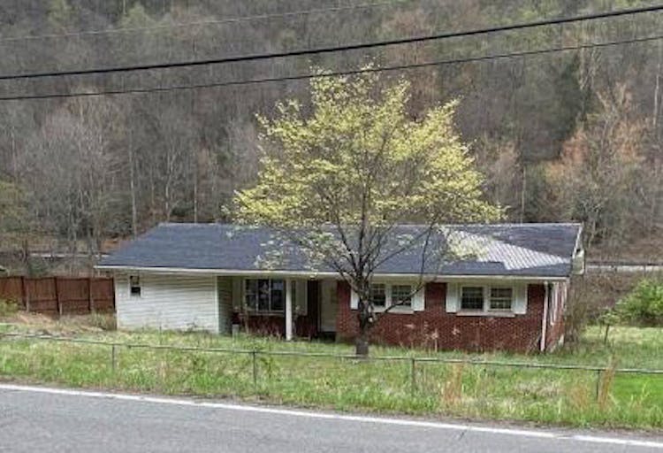 2741 Bailey Road Pineville, WV 24874, Wyoming County