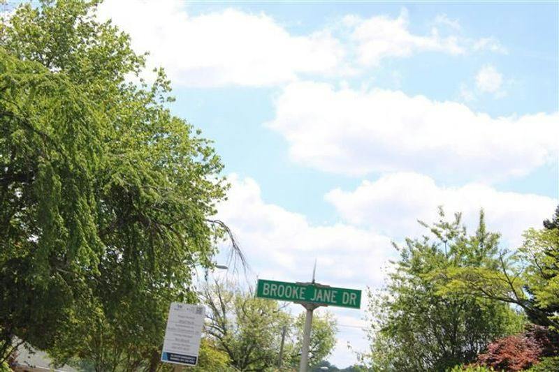 Brooke Jane Dr, Clinton, MD 20735