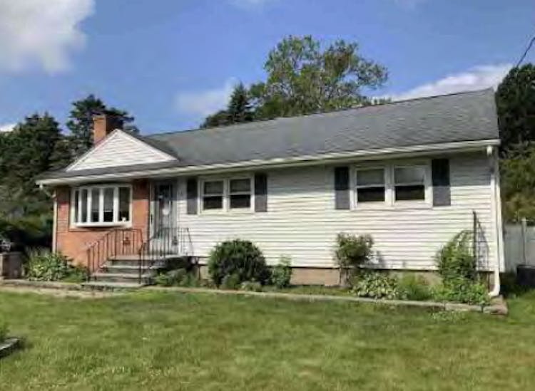 17 Lydall Road Newington, CT 06111, Hartford County