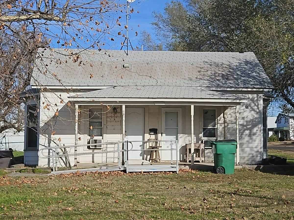 10th St, Snyder, OK 73566