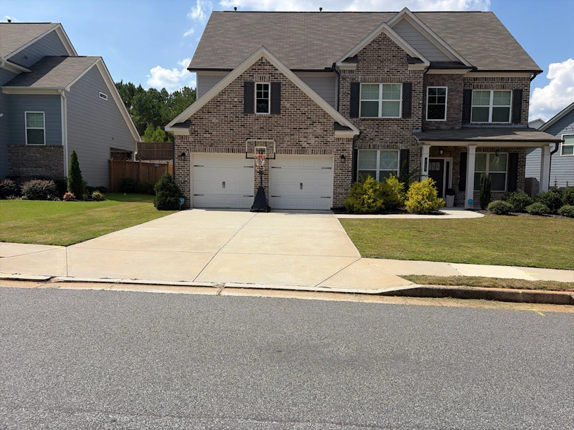 325 Crestbrook Ln