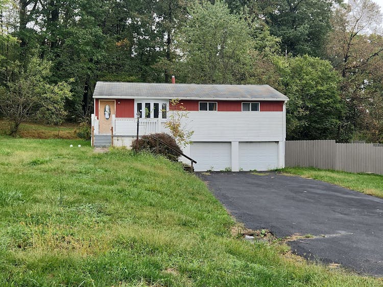 110 Plum Dr Apollo, PA 15613, Westmoreland County