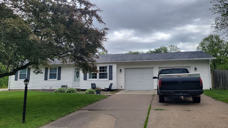 102 Park Ave S Eldridge, IA 52748, Scott County