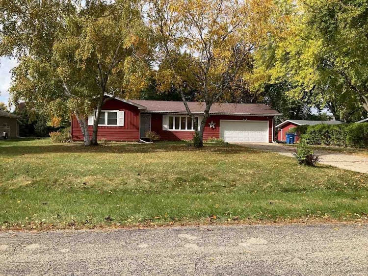 425 Kirkwood Dr Oshkosh, WI 54904, Winnebago County