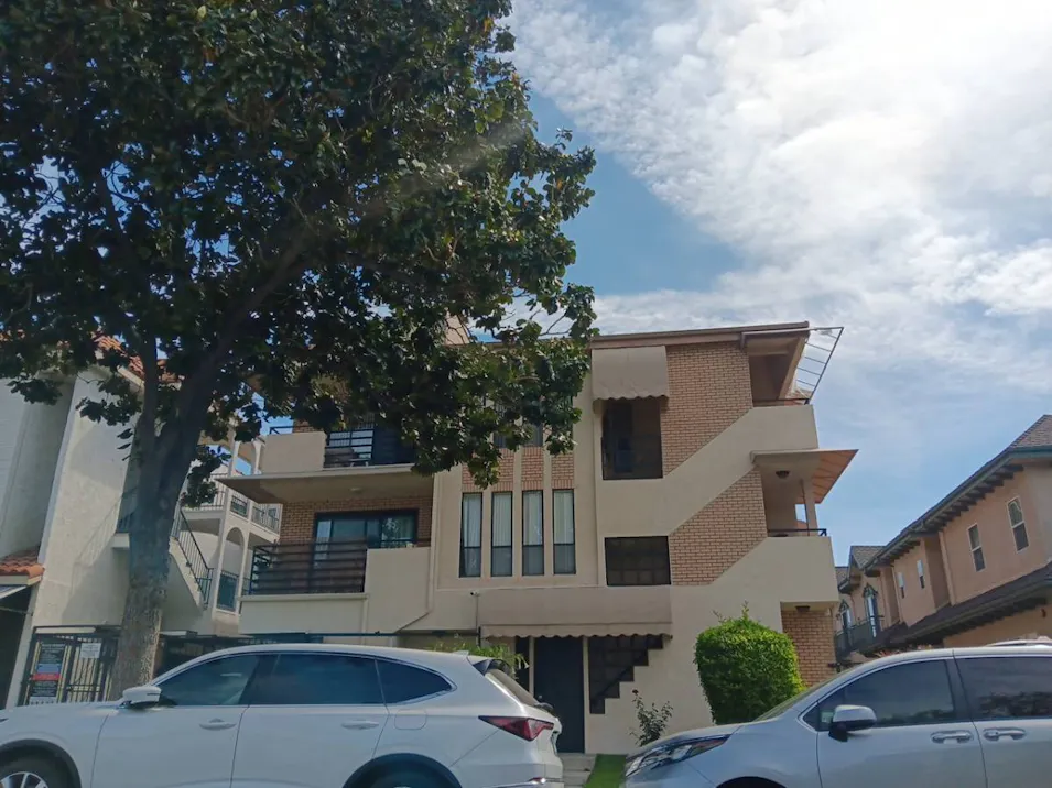 130 N Everett St Glendale, CA 91206, Los Angeles County