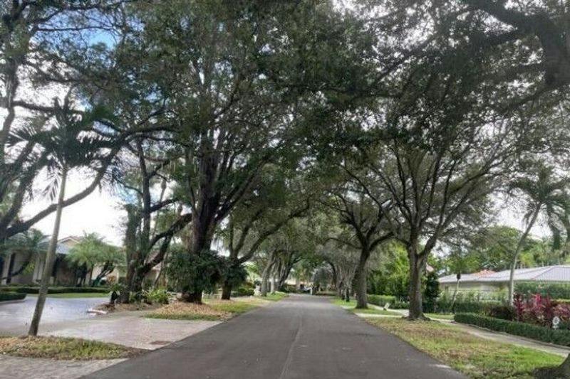 Gleneagle Dr, Miami Lakes, FL 33014