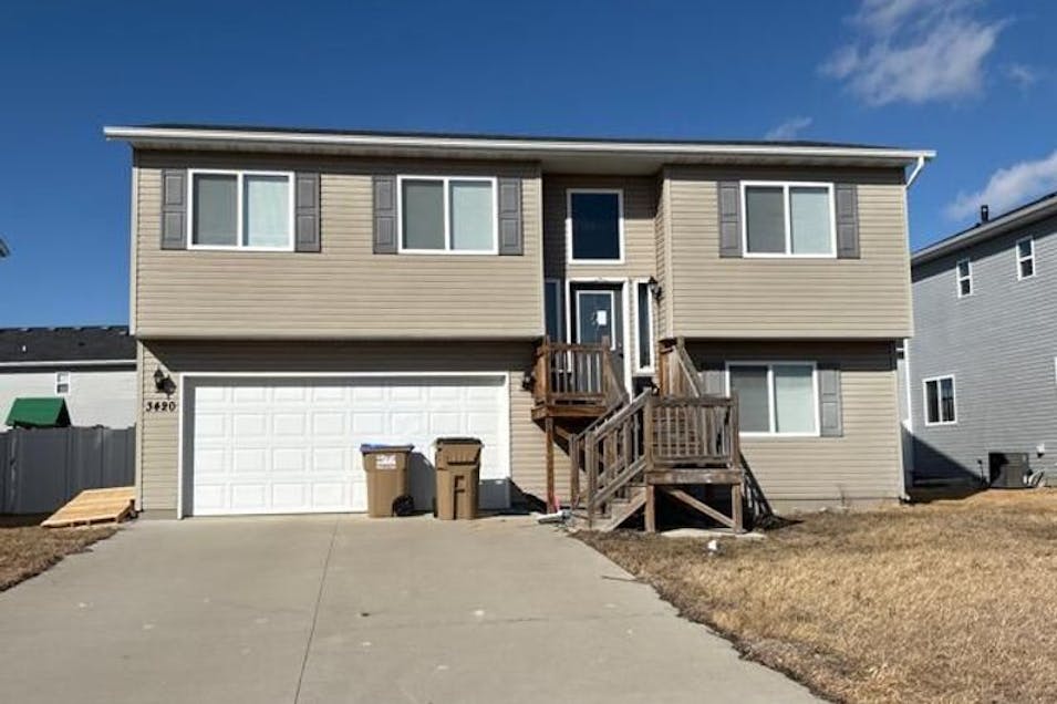 3420 20th Ave NW Minot, ND 58703, Ward County