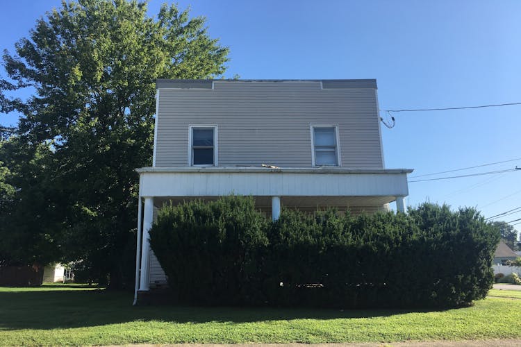 821 18th St Vienna, WV 26105, Wood County