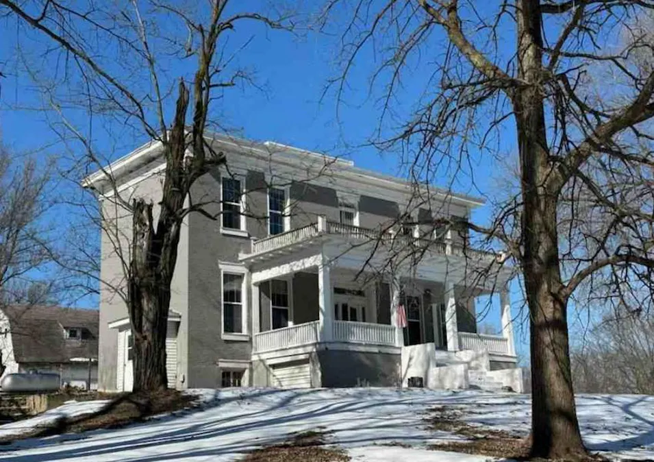 2742 Highway 61 Palmyra, MO 63461, Marion County