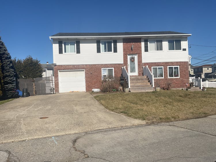 4 Bay Pl Lindenhurst, NY 11757, Suffolk County