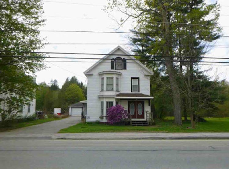 139 Elm St Newport, ME 04953, Penobscot County